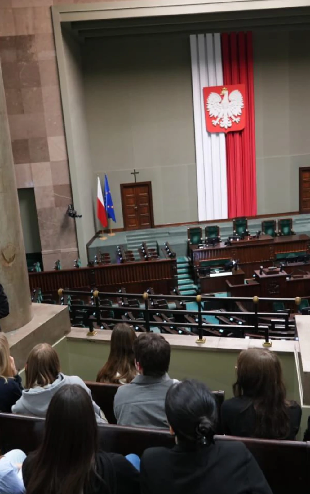 Filar Świeckie Państwo - zdjęcie przestawia budynek sejmu RP 